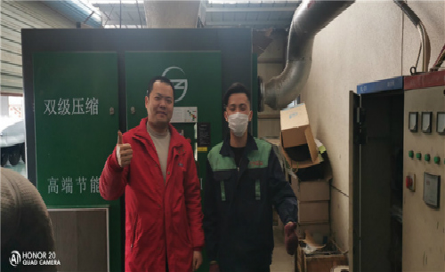 薩震節(jié)能空壓機(jī)售后服務(wù)鐵軍為南通客戶(hù)安裝空壓機(jī)現(xiàn)場(chǎng)！